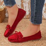 Mocassins Flavie rouges à nœud, suède avec coutures apparentes