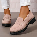 Mocassins beige rosé à semelle crantée, talon bloc et dessus mocassin