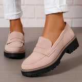 Mocassins beige rosé à semelle crantée, talon bloc et dessus mocassin