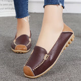 Mocassins bordeaux à boucle métal, bout arrondi et semelle beige