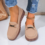 Mocassins beiges à boucle métal, semelle épaisse brune et coutures