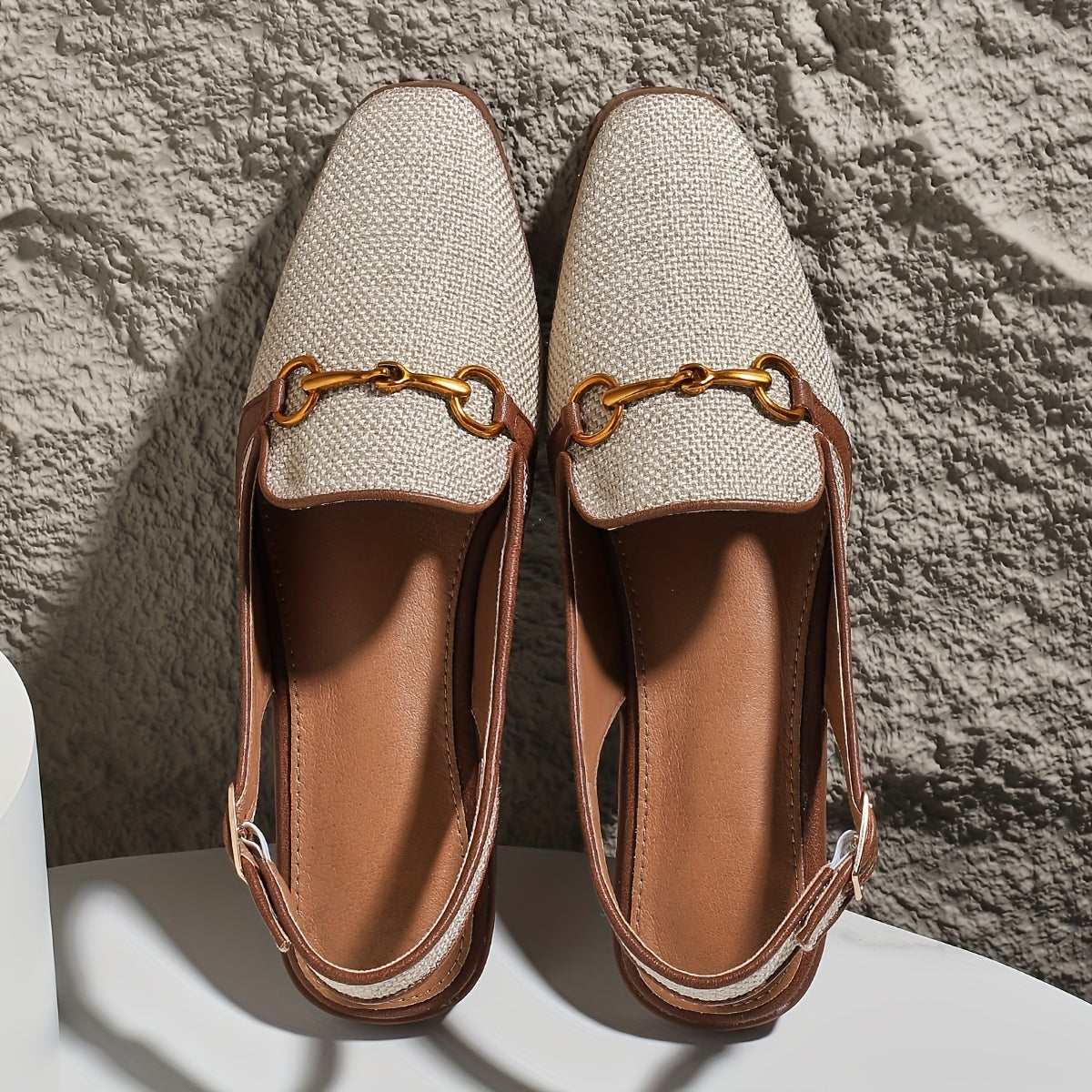 Mocassins Quitterie en tissu beige texturé, brides marron foncé, boucle dorée