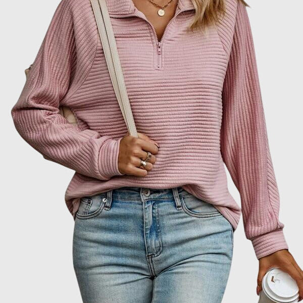 Pull demi-zip rose à côtes fines, zip demi-hauteur, manches longues
