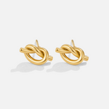 Margaux – Boucles d’oreilles dorées dalla forme tressée.