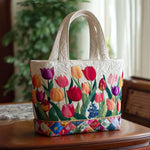 Sac matelassé rectangulaire blanc à motifs de tulipes multicolores, anses en tissu
