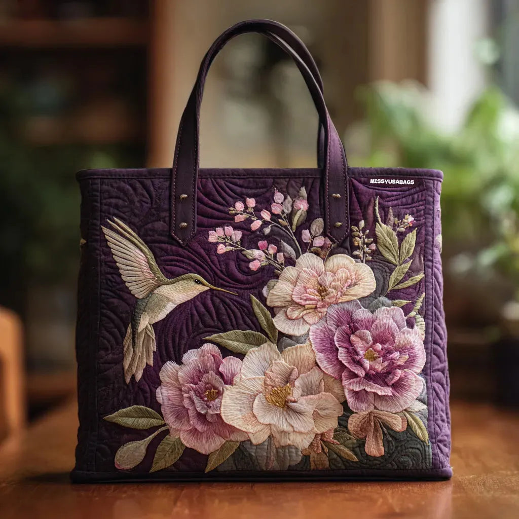 Sac cabas matelassé violet avec broderie fleurs roses et colibri