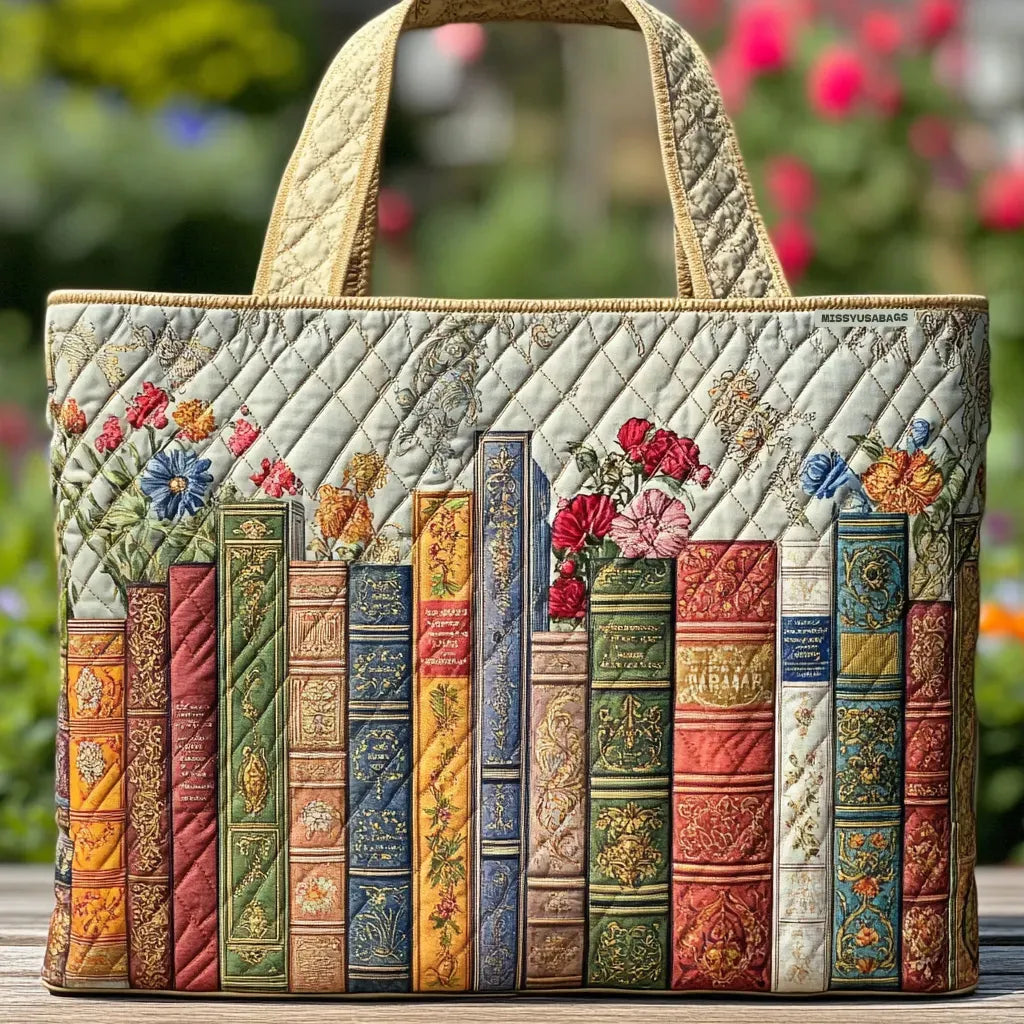 Sac matelassé à anses, imprimé de dos de livres colorés sur fond clair.