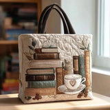 Sac en tissu matelassé beige, motif livres et tasse de café, anses noires.