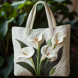 Sac matelassé blanc à arums blancs et feuilles vertes, anses en tissu.