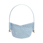 Sac Adèle Elysium bleu ciel tressé, anse ronde, fermeture à clips dorés