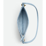 Sac Adèle Elysium bleu ciel tressé, vue intérieure, doublure bleue et fermeture zippée