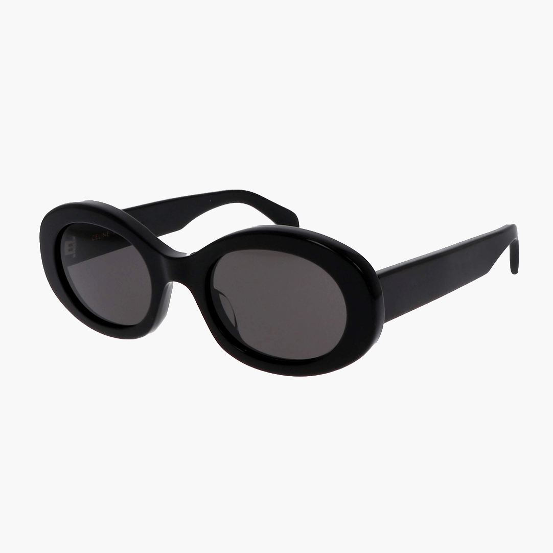 Lunettes de soleil rondes à monture noire, verres teintés foncés.