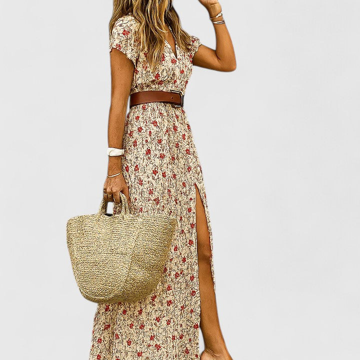 Robe maxi boho à manches courtes beige à fleurs rouges, ceinture marron et fente