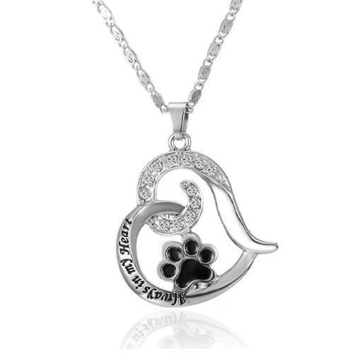 Collier en argent Almaie avec pendentif cœur gravé et motif patte noire, chaîne à maillons