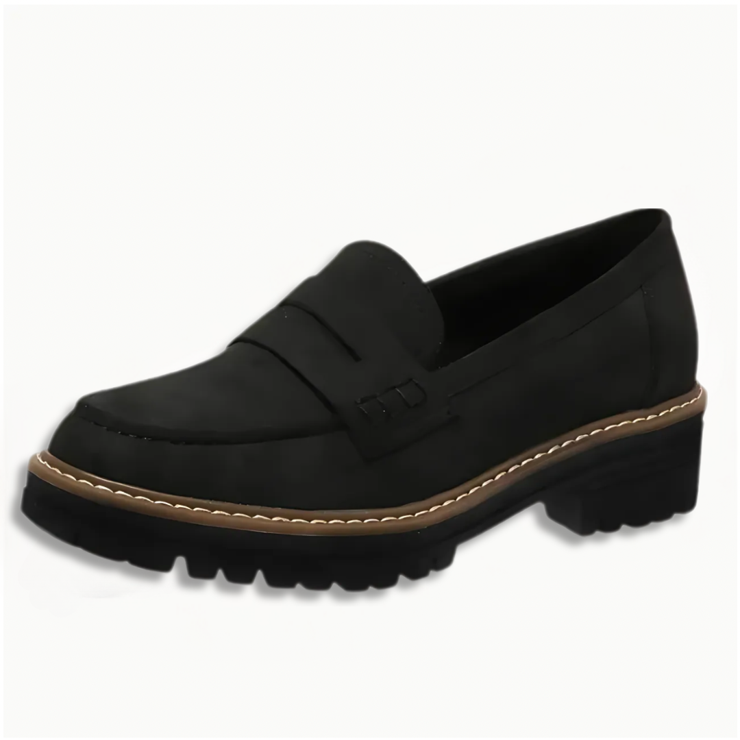 Mocassin noir à semelle crantée, bout mocassin et bride décorative