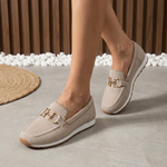 Mocassins souples à enfiler en tissu kaki, bride à boucle dorée