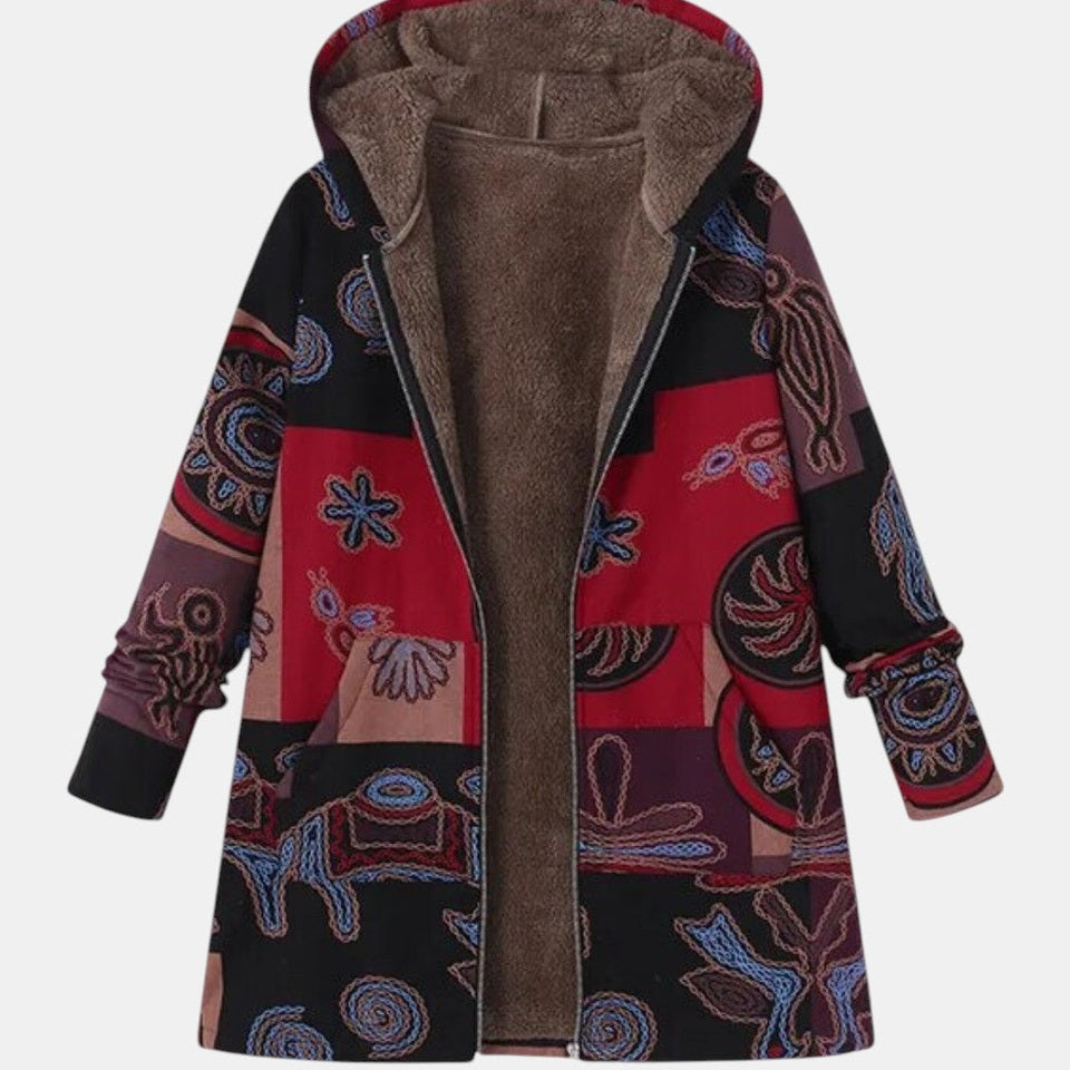 Manteau à capuche patchwork à motif abstrait, rouge et bleu sur fond sombre, doublé marron