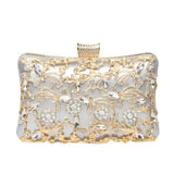 Pochette Zélie rectangulaire ornée de fleurs, perles et strass, couleur dorée