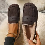 Mocassins marron foncé en daim avec doublure fourrée beige et bride décorative
