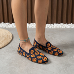 Mocassins en maille Maïwenn bleu marine à motifs citrouilles, semelle plate