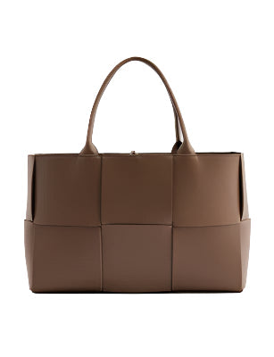 Sac tote Serelune marron à panneaux, anses doubles, forme rectangulaire.