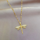 Collier Libellule en Cristal – Symbole de Transformation et de Beauté