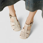Sandales bébé beige à talon bas, bout ouvert, lanières tressées et boucle