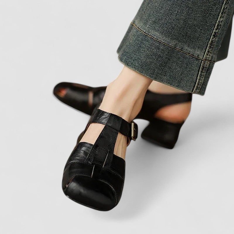 Sandales bébé noires à talon bas, bout ouvert, bride et boucle réglable