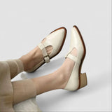 Sandales fermées à bride beige, bout pointu, boucle réglable, semelle compensée