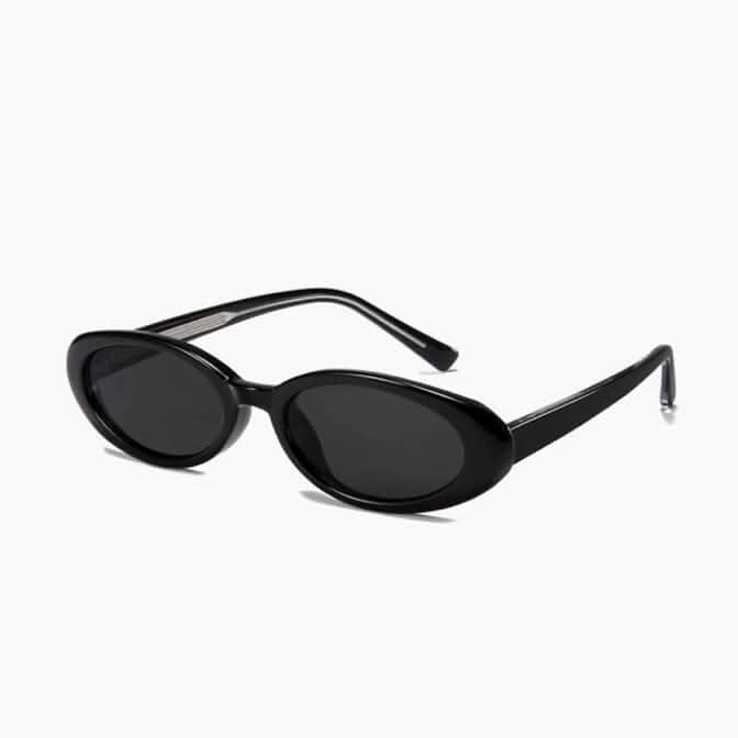 Lunettes de soleil Kaelani noires, monture arrondie et branches fines visibles.