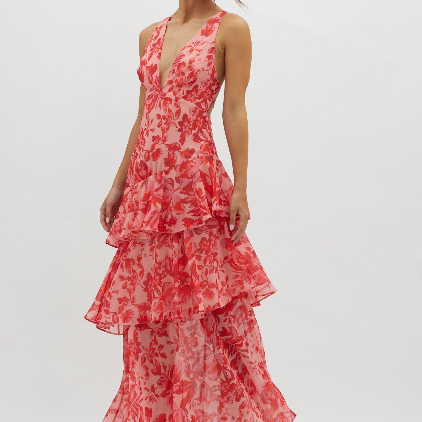Robe midi sans manches rose pêche à volants échelonnés, col V, coupe fluide