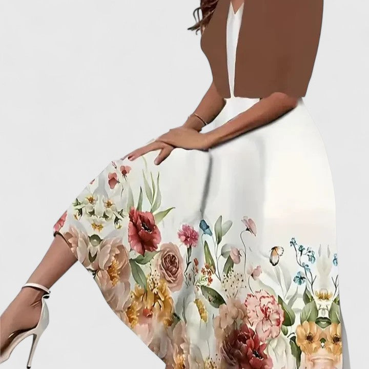 Robe midi à fleurs multicolores sur fond blanc cassé, manches courtes, jupe évasée