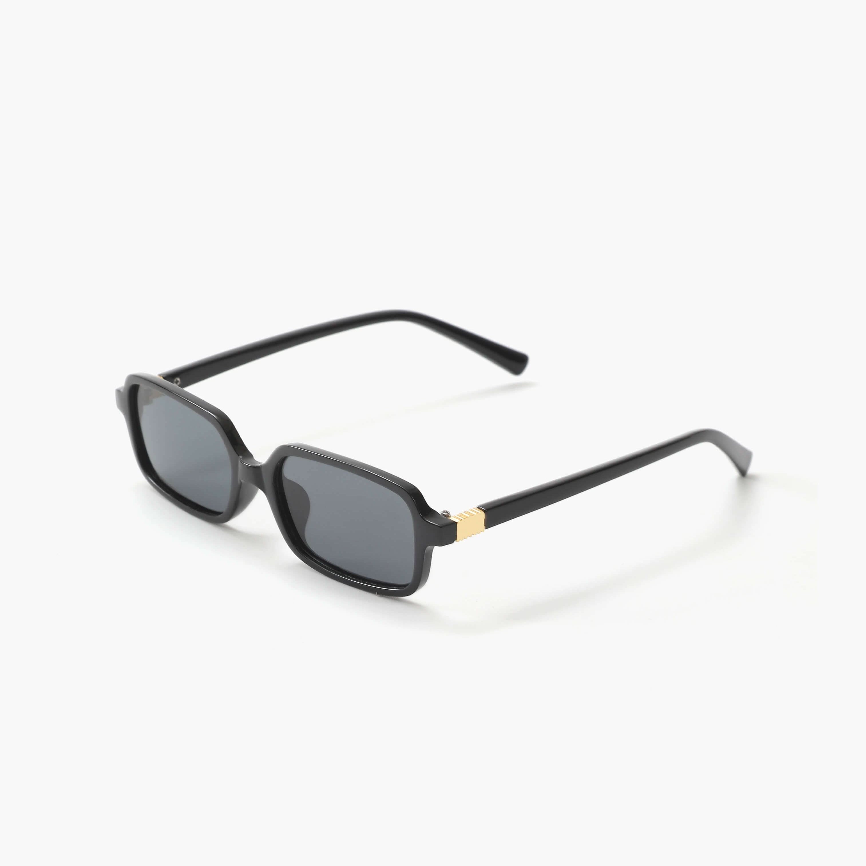 Lunettes de soleil glamour à monture noire et verres foncés, forme rectangulaire