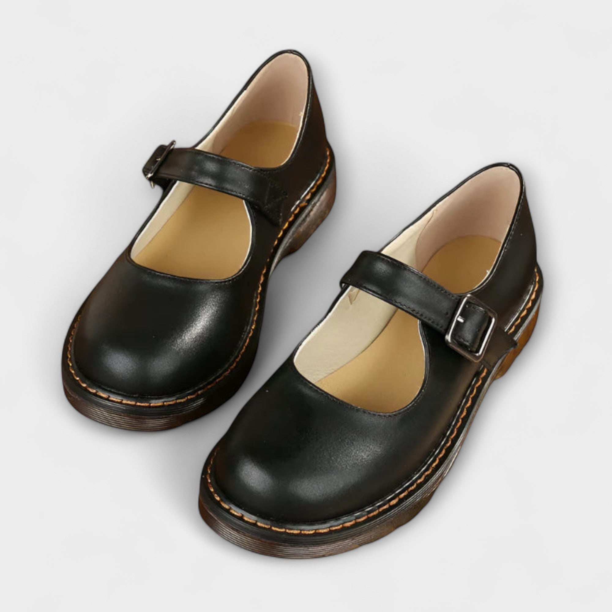 Chaussures bébé noires à bride réglable et boucle, surpiqûres, semelle épaisse