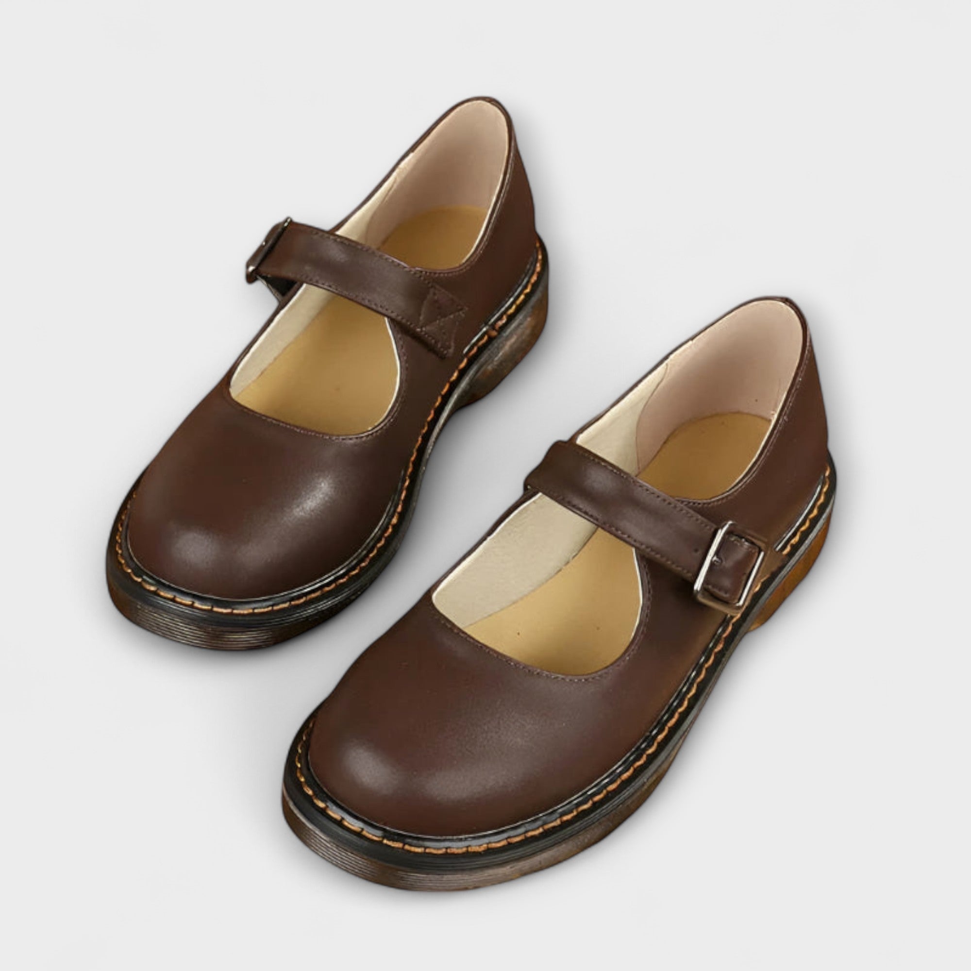 Chaussures bébé marron à bride et boucles, couture décorative, semelle épaisse