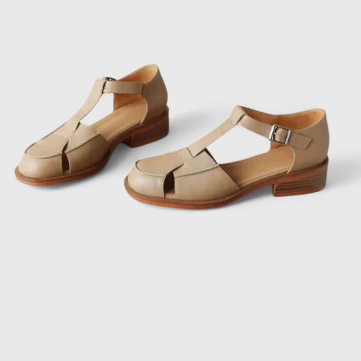 Sandales fermées beiges, bride à boucle métal et semelle marron