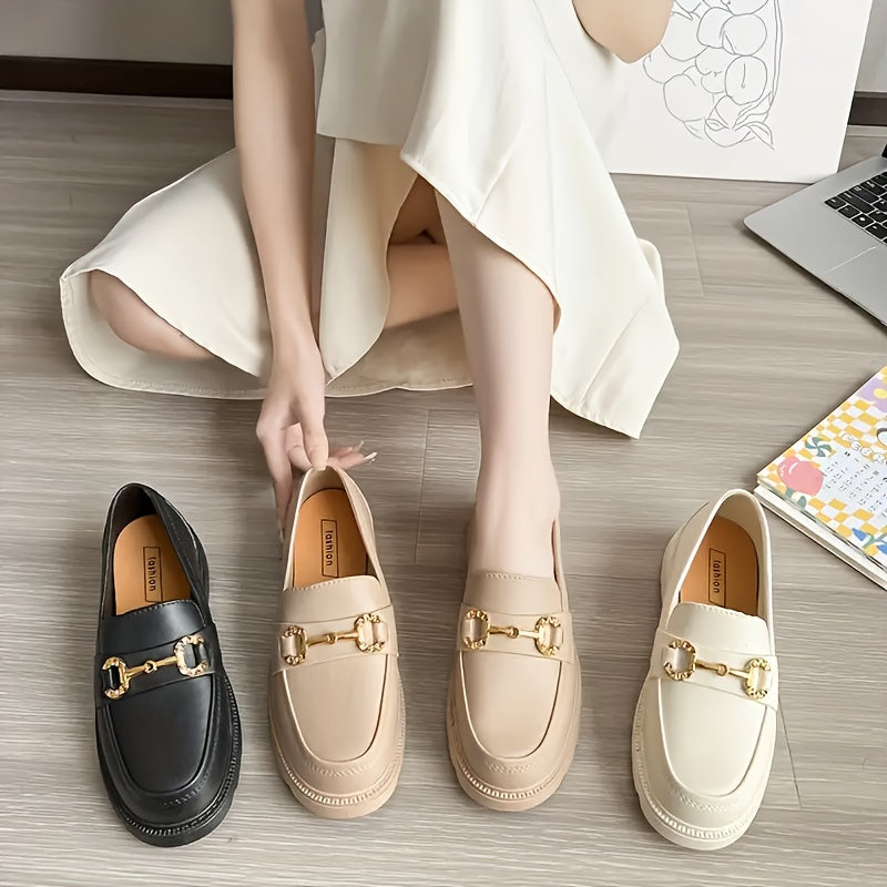 Mocassins à boucle dorée assortis en noir, beige, camel et blanc, style loafers