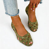 Ballerines souples ajourées vert olive, brides croisées et bout ouvert.