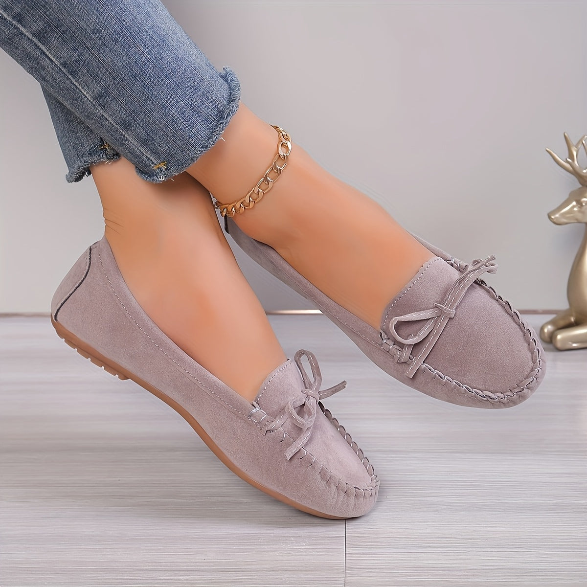 Mocassins Flavie gris clair à nœud, bout rond et coutures décoratives
