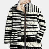 Veste matelassée noir et blanc à rayures et motifs, col et fermeture boutonnée, détail.