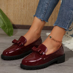 Mocassins vernis bordeaux à semelle épaisse, brides à boucles