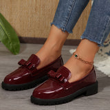 Mocassins vernis bordeaux à semelle épaisse, brides à boucles