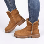 Bottines d’hiver femme marron clair en suédine, doublure chaude et fermeture zippée.