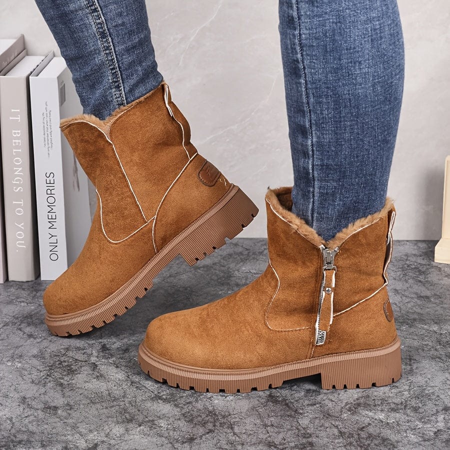 Bottines d’hiver femme marron clair, col fourré et zip latéral, semelle crantée.