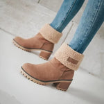 Bottes daim marron camel fourrées sherpa, revers beige, talon carré et semelle crantée