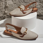 Mocassins Quitterie beige texturé, semelle plate marron, boucle dorée sur bride