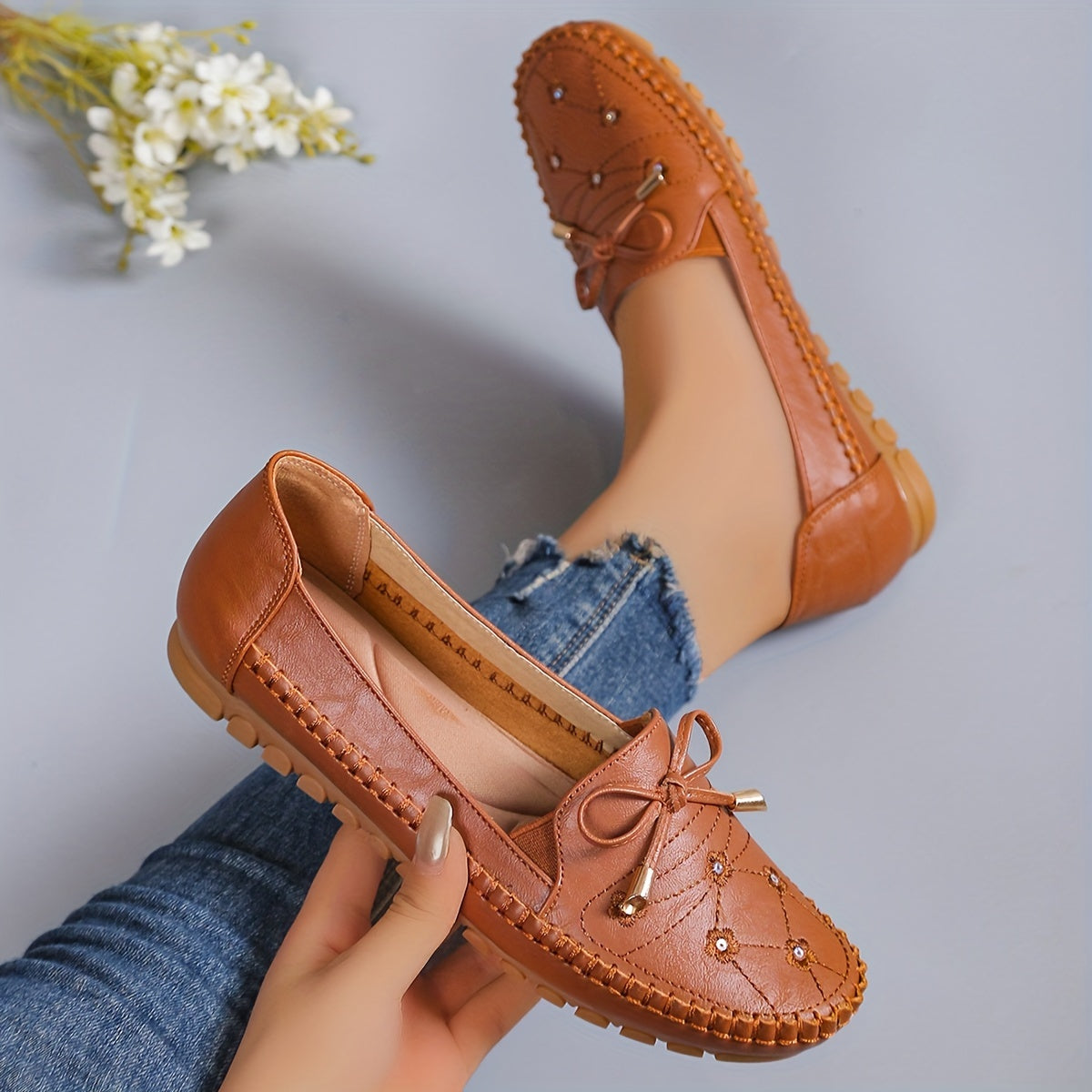 Mocassins Annabelle camel à lacets, surpiqûres détaillées et semelle épaisse.