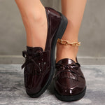 Mocassins bordeaux vernis à pampilles et nœud, dessus lustré et bout arrondi