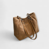 Sac à bandoulière en cordon doux beige, anses courtes et bandoulière amovible.