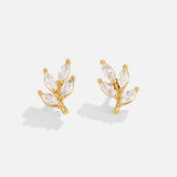 Zoé – Boucles d’oreilles dorées avec détail feuille.